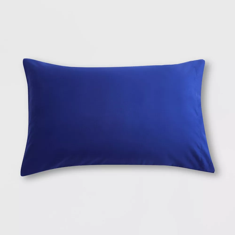 Par de fundas de almohada de microfibra tamaño King color zafiro -Room Essentials - Imagen 2
