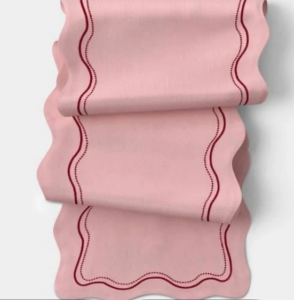 Camino de mesa festoneado bordado de 72" x 14" color rosa -Threshold