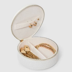 Organizador de joyas redondo con perlas en forma de corazón, color crema -A New Day