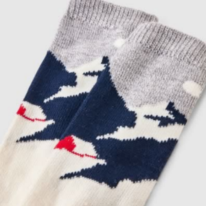 Alternative view of Calcetines color blanco con diseño de montaña para adulto talla 6/12 -Goodfellow & Co