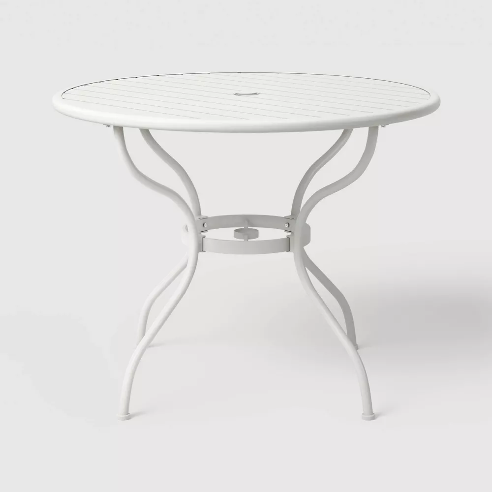 Mesa de bistró para patio con orificio para sombrilla, color blanco - Threshold - Imagen 4