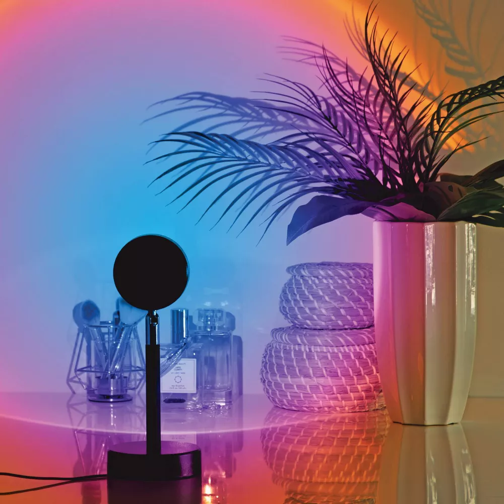 Proyector LED RGB con efecto atardecer y control remoto, color negro - West & Arrow - Imagen 3