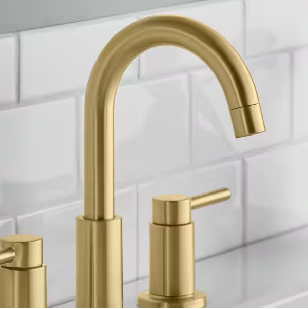 Llave para lavabo de 20 cm (8 pulgadas) de dos manijas y arco alto, color dorado -Glacier Bay - Imagen 3