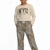 Conjunto de 2 piezas para niño talla 6/7 con pantalón de camuflaje