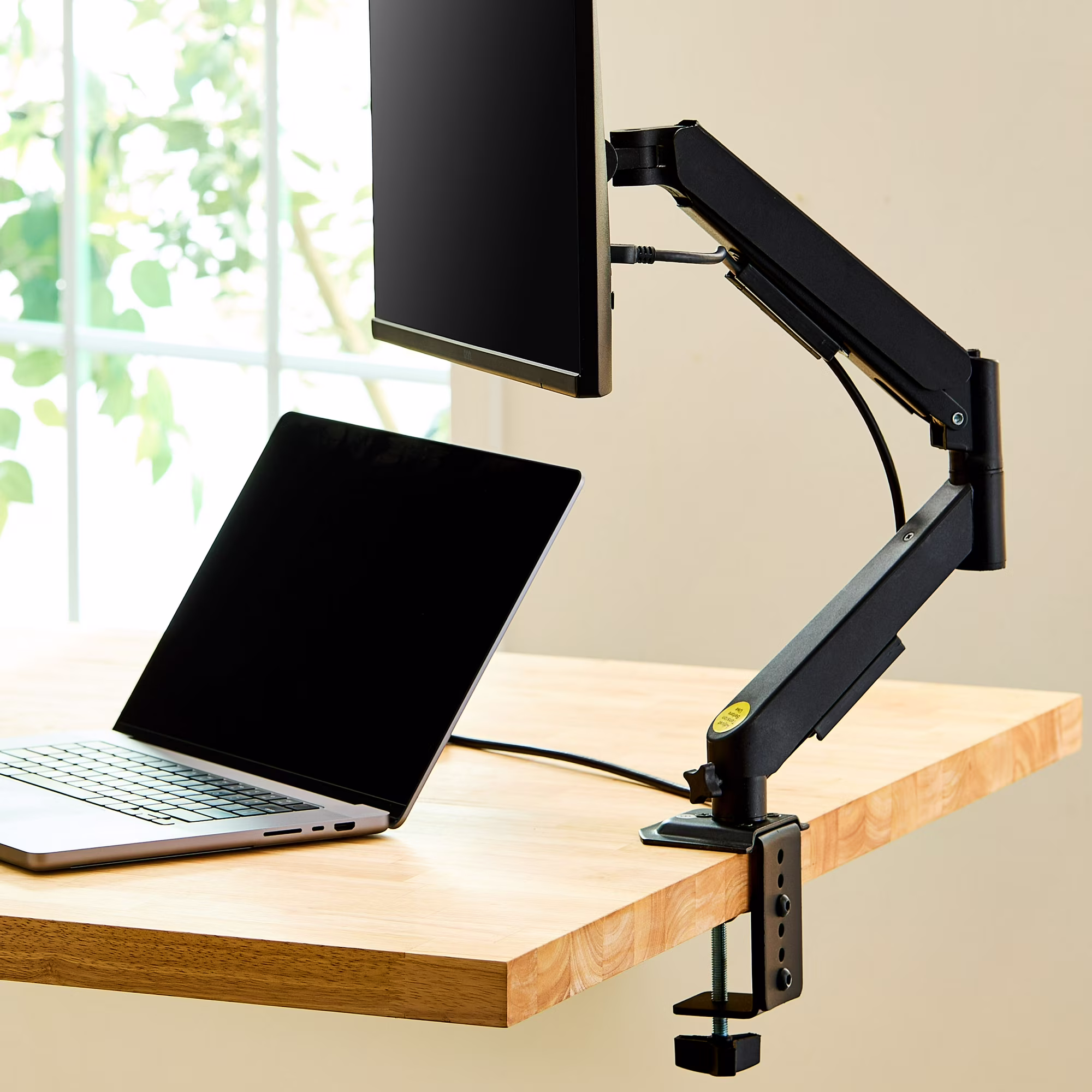 Soporte para monitor de 13" a 32", soporta hasta 19.8 lb -Onn - Imagen 11