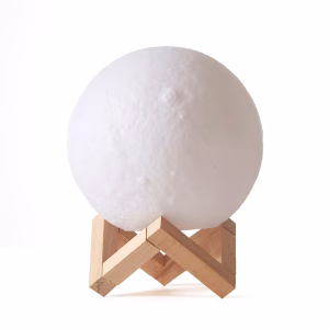 Lampara de mesa con forma de luna soporte de madera, control remoto y adaptador USB -Urban