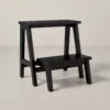 Taburete escalonado de 18 pulgadas, madera color negro - Hearth & Hand
