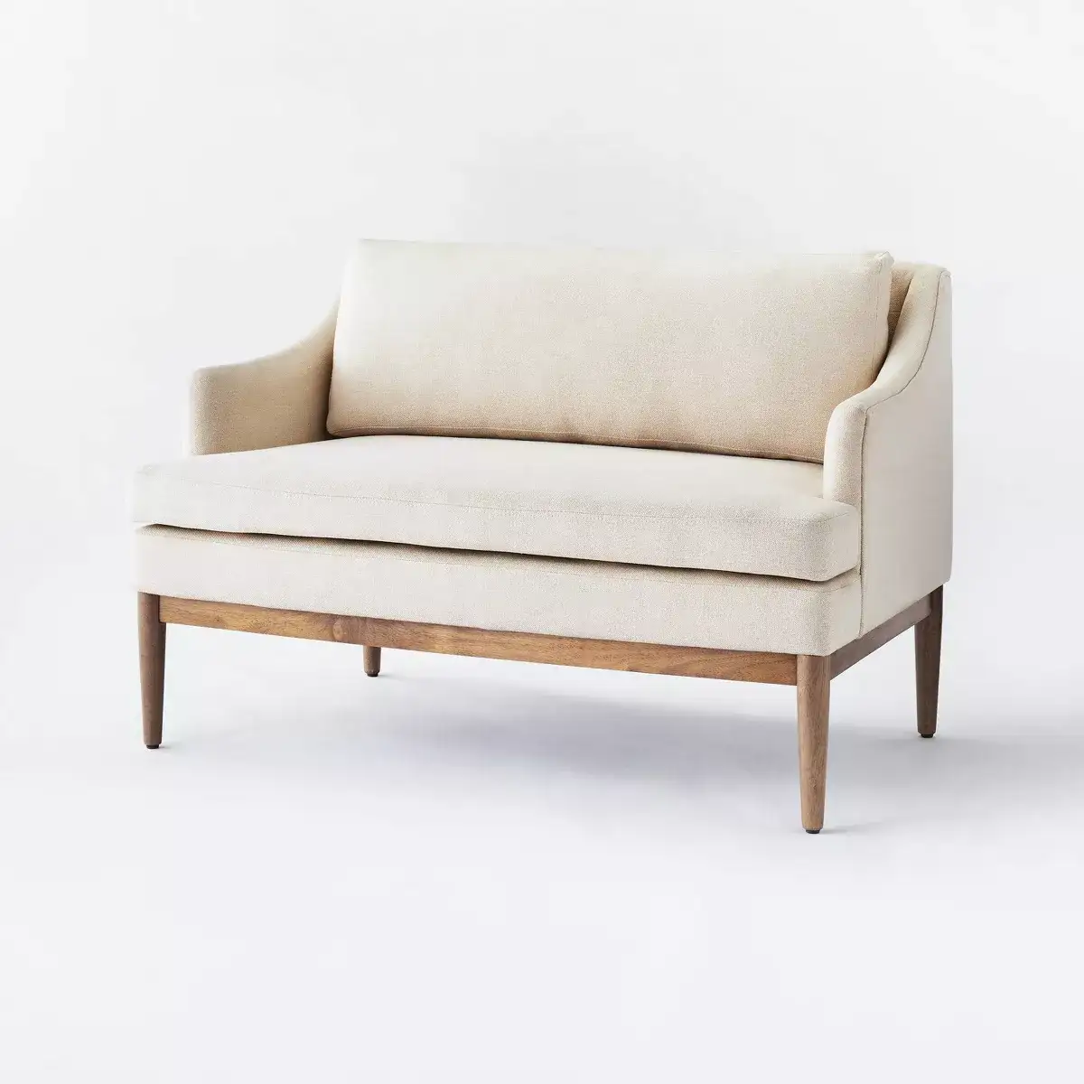 Sofá de dos plazas tapizado con base de madera, color crema –Threshold