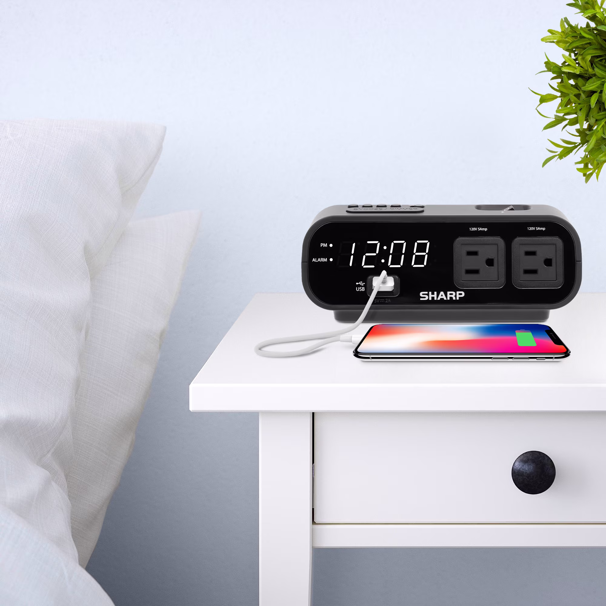 Reloj despertador digital con pantalla LED, puerto USB de 2 Amp y 2 tomacorrientes AC -SHARP