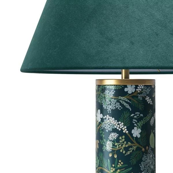 Lámpara de mesa floral con pantalla de terciopelo color verde -Rifle Paper - Imagen 2