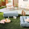 Puff acolchado para exterior de 44" x 22" x 10" en tejido chambray a rayas acanaladas – Hearth & Hand