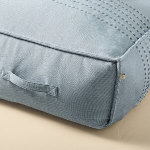 Alternative view of Puff acolchado para exterior de 44" x 22" x 10" en tejido chambray a rayas acanaladas – Hearth & Hand