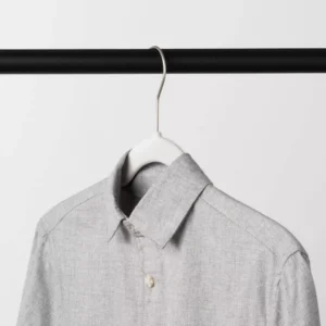 Alternative view of Paquete de 10 ganchos para ropa aterciopeladas, color blanco - Brightroom