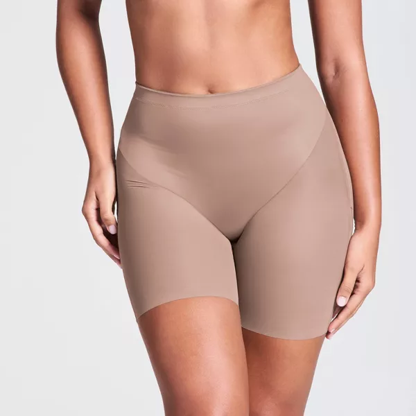 Short moldeador con efecto realce de glúteos y largo hasta el muslo -ASSETS by SPANX - Imagen 4